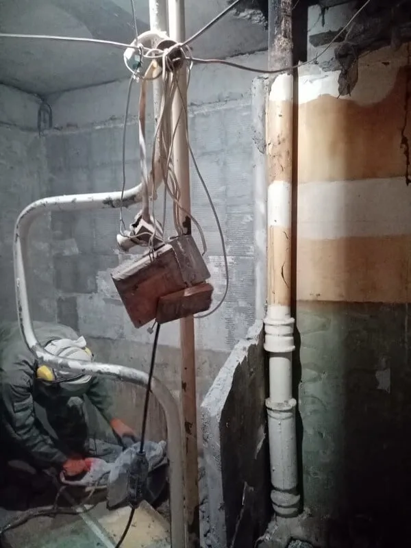 Демонтаж плитки и бетонных элементов санузла