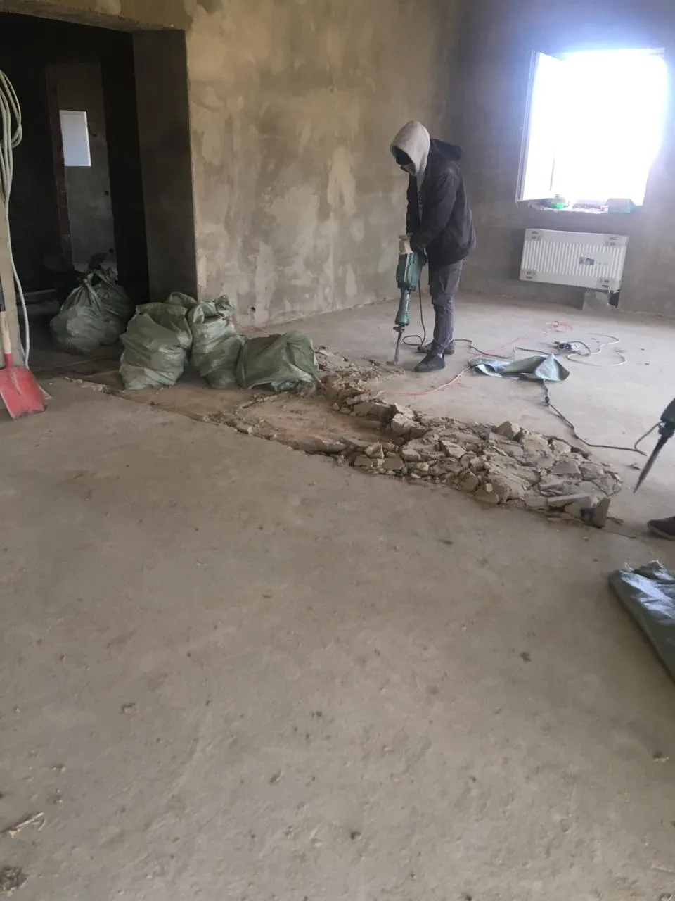 Демонтаж бетонной стяжки пола