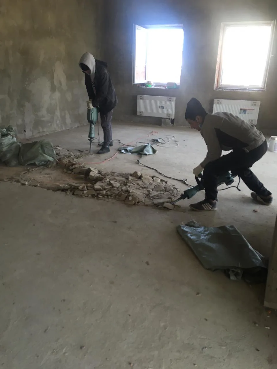 Разборка старого пола и стяжки