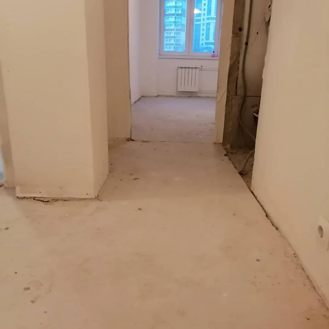 Демонтаж плитки с пола и стен